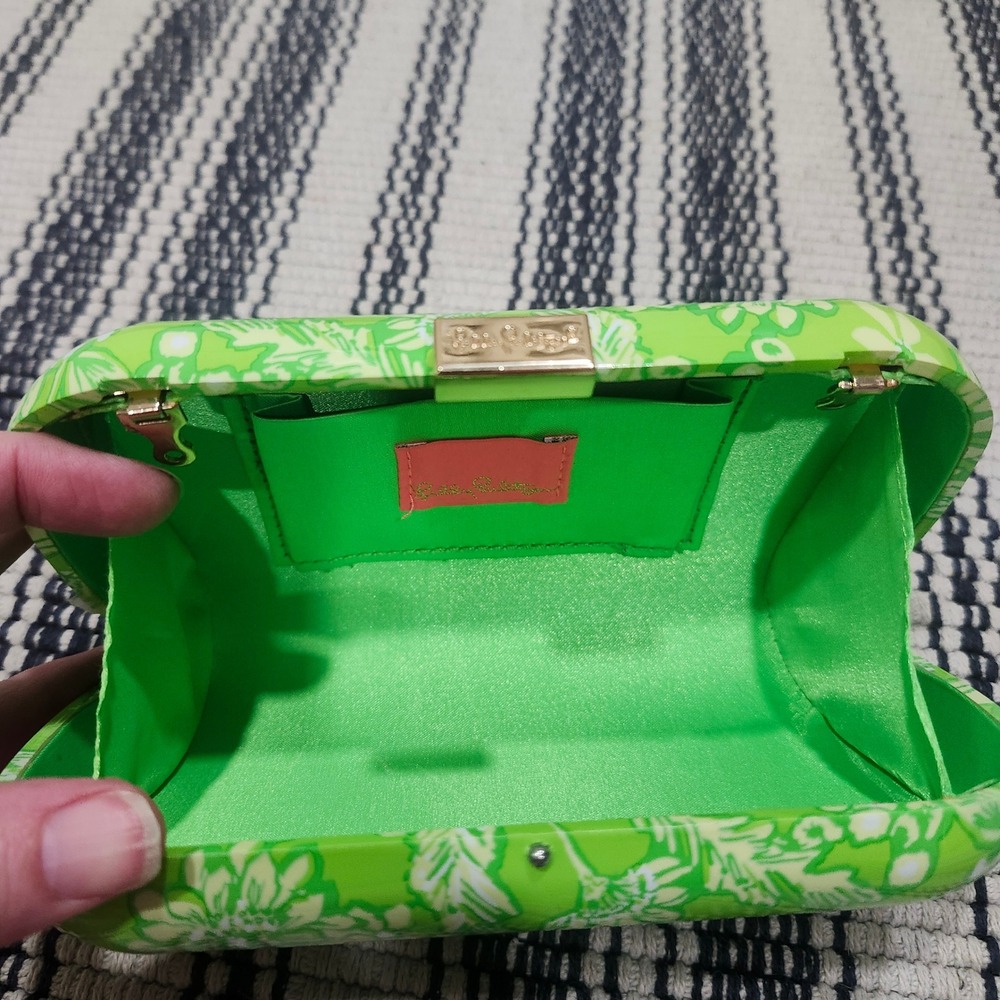 Lilly Pulitzer Green Floral Hard Shell Clutch Bag Gold Logo Clasp Minaudiere - Picture 3 of 9